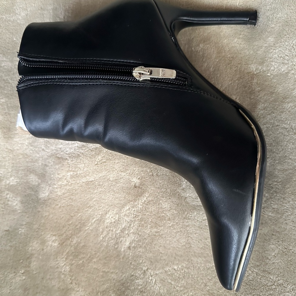 Marc Fisher Women's Dalla Pointed Toe ankle boots - Picture 2 of 4